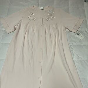 NWT Snap closure short sleeve house dress
